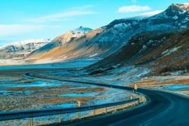 Lais Puzzle - Atemberaubende Winterlandschaft in Island. Blick von der Straße aus. Ungewöhnliche Schönheit der Natur - 2.000 Teile