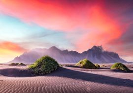 Lais Puzzle - Wunderschöne Landschaft mit schwarzen Sanddünen und grasbewachsenen Hügeln in der Nähe der berühmten Stokksnes-Berge am Kap Vestrahorn, Island - 1.000 Teile