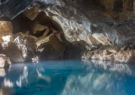 Lais Puzzle - Blick auf die Grotagja-Höhle auf Island - 1.000 Teile
