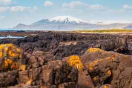 Lais Puzzle - Wunderschöne Landschaft aus Vulkangestein in Island mit dem Hintergrund des Snæfellsjökull-Gletschers auf der Halbinsel Snæfellsnes. Island - 2.000 Teile