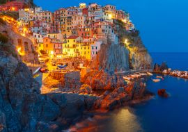 Lais Puzzle - Nächtliche Luftaufnahme des Fischerdorfs Manarola, Meereslandschaft in Five lands, Nationalpark Cinque Terre, Ligurien - 1.000 Teile