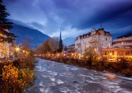 Lais Puzzle - Meran, eine wunderschöne Stadt in den alpinen Bergen Südtirols - 1.000 Teile