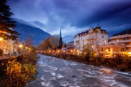 Lais Puzzle - Meran, eine wunderschöne Stadt in den alpinen Bergen Südtirols - 2.000 Teile