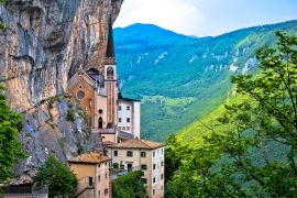 Lais Puzzle - Die Kirche Madonna della Corona auf dem Felsen - 2.000 Teile