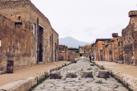 Lais Puzzle - Die berühmte antike Stätte von Pompeji, in der Nähe von Neapel. Sie wurde durch den Ausbruch des Vesuvs vollständig zerstört. - 2.000 Teile