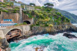 Lais Puzzle - Cinque Terre, Italien. Blick auf die Küstenlinie im Frühling - 2.000 Teile