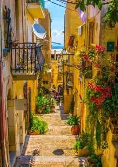 Lais Puzzle - Blick auf eine enge Straße in Taormina, Sizilien - 1.000 Teile