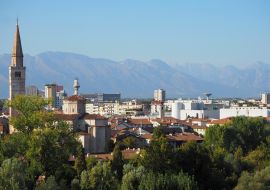 Lais Puzzle - Stadtbild von Pordenone, Stadt in der autonomen Region Friaul in Italien - 1.000 Teile