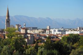 Lais Puzzle - Stadtbild von Pordenone, Stadt in der autonomen Region Friaul in Italien - 2.000 Teile