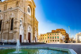 Lais Puzzle - Kathedrale von San Pietro Apostolo, auch bekannt als Duomo Tonti - 2.000 Teile