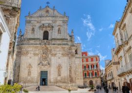Lais Puzzle - Ein Blick auf die Fassade der Basilika San Martino in Martina Franca, Apulien, Italien - 1.000 Teile