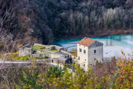 Lais Puzzle - Schloss und befestigtes Dorf von Ragogna. Mittelalter zu entdecken. Friaul - 2.000 Teile