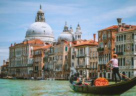 Lais Puzzle - Canal Grande, traditionelle Gondel und Basilika Santa Maria della Salute im Hintergrund, Venedig, Italien - 1.000 Teile