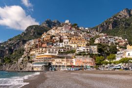 Lais Puzzle - Blick auf den Strand und die Häuser von Positano an der Amalfiküste in Kampanien, Italien - 2.000 Teile