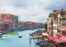 Lais Puzzle - Blick auf die Gondeln des Canal Grande an einem sonnigen Tag in Venedig - 1.000 Teile