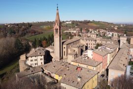 Lais Puzzle - Panorama-Luftaufnahme des mittelalterlichen Dorfes Castelvetro, Modena in der Emilia Romagna - 2.000 Teile