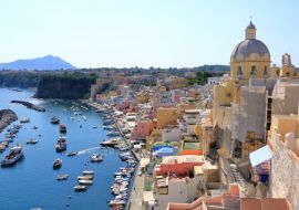 Lais Puzzle - Blick von oben auf die schöne Marina di Procida, Insel zwischen Neapel und Ischia, Italien - 1.000 Teile