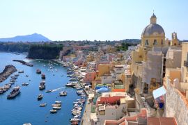Lais Puzzle - Blick von oben auf die schöne Marina di Procida, Insel zwischen Neapel und Ischia, Italien - 2.000 Teile