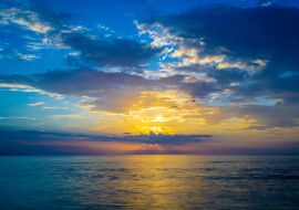 Lais Puzzle - Kräftige Farben am Himmel bei diesem Sonnenuntergang in Montego Bay auf Jamaika - 1.000 Teile