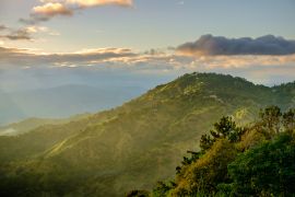 Lais Puzzle - Blick von und auf die Blue Mountains bei Sonnenuntergang, Jamaika - 2.000 Teile