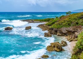 Lais Puzzle - Schöne tropische Karibik Insel Landschaft Blick. Scenic Sommerurlaub Ozean Küste Klippen Einstellung. Hohe Steilküste Ufer trifft das Meer. Coastal Bergfelsen in Saint Mary Gemeinde, Jamaika - 1.000 Teile