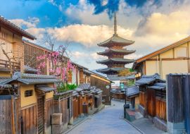 Lais Puzzle - Yasaka-Pagode und Sannen-Zaka-Straße mit Kirschblüte in Kyoto - 1.000 Teile