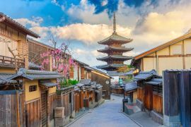 Lais Puzzle - Yasaka-Pagode und Sannen-Zaka-Straße mit Kirschblüte in Kyoto - 2.000 Teile