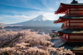Lais Puzzle - Fujiyoshida, Japan, Chureito-Pagode und Berg Fuji im Frühling mit Kirschblüten in voller Blüte bei Sonnenaufgang - 2.000 Teile