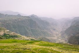 Lais Puzzle - Dana im zentral-westlichen Jordanien, gelegen am Rande eines großen - 2.000 Teile