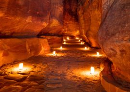 Lais Puzzle - Kerzen anzünden in einer Schlucht in Jordanien - 1.000 Teile