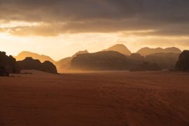Lais Puzzle - Wunderschöner Sonnenaufgang in der Wüste von Wadi Rum in Jordanien, Arabien - 2.000 Teile