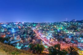 Lais Puzzle - Stadtbild von Amman in der Abenddämmerung, Panoramablick vom Zitadellenhügel. Hauptstadt von Jordanien - 2.000 Teile