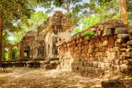 Lais Puzzle - Seitenansicht von Ta Kou im Angkor Wat-Komplex. Siem Reap, Kambodscha - 2.000 Teile