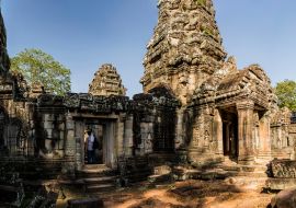 Lais Puzzle - Mann bei der Untersuchung des Phimeanakas-Tempels, Siem Reap, Kambodscha - 1.000 Teile