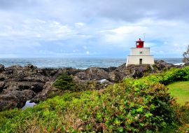 Lais Puzzle - Historischer Leuchtturm entlang des Wild Pacific Trail in Ucluelet, Vancouver Island, BC, Kanada - 1.000 Teile