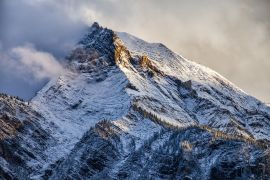 Lais Puzzle - Frischer Schnee auf einem Berggipfel in den kanadischen Rocky Mountains, British Columbia, Kanada - 2.000 Teile