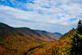Lais Puzzle - Herbst im Tal des Jacques Cartier Flusses, Quebec, Kanada - 2.000 Teile