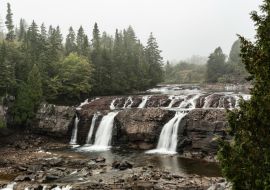 Lais Puzzle - Lepreau Falls in New Brunswick, Kanada, an einem regnerischen Tag - 1.000 Teile