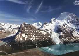 Lais Puzzle - Panoramablick auf den weit entfernten Mount Robson und die verschneiten Gipfel der Rocky Mountains über dem Berg Lake im Jasper National Park in British Columbia, Kanada - 1.000 Teile