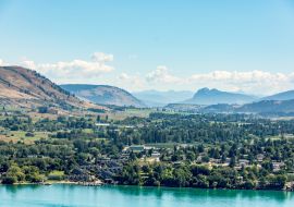 Lais Puzzle - Landschaft mit Blick auf das Feriengebiet des Kalamalka-Sees und die Rocky Mountains in British Columbia, Kanada - 1.000 Teile