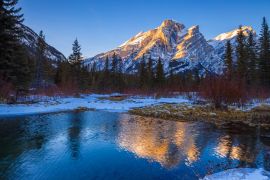 Lais Puzzle - Mount Kidd, ein Berg in Kananaskis in den kanadischen Rocky Mountains, Alberta, Kanada, und der Kananaskis River im Winter - 2.000 Teile
