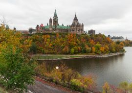 Lais Puzzle - Parlamentshügel (Ottawa, Ontario, Kanada). Wunderschöne Weitwinkelaufnahme während der Herbstsaison. Staatsland am Südufer des Ottawa River - 1.000 Teile