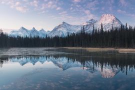 Lais Puzzle - Spektakuläre Aussicht auf Berge, Seen und Wanderwege in den kanadischen Rockies im Banff National Park in Alberta, Kanada - 2.000 Teile