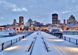Lais Puzzle - Schneebedeckte Bänke, Pier, Uferpromenade, Hafen und das Stadtzentrum von Montreal nach Sonnenuntergang im Winter - Montreal, Kanada - 1.000 Teile
