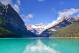 Lais Puzzle - schöner sonniger Tag am Lake Louise, gletschergespeistes hellblaues und türkisfarbenes Wasser, Berggipfel, Gletscher und keine Menschen. Ikonische Landschaft der kanadischen Rockies. Wildnis, Banff National Park - 2.000 Teile