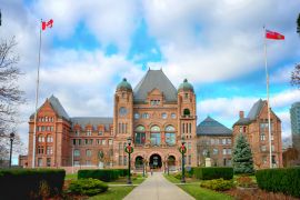 Lais Puzzle - Legislative Versammlung von Ontario im Queens Park zur Weihnachtszeit. Toronto, Ontario - 2.000 Teile