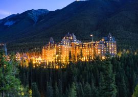 Lais Puzzle - Fairmont Banff Springs Luxushotel mit Beleuchtung in den kanadischen Rockies im Banff National Park - 1.000 Teile