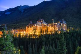 Lais Puzzle - Fairmont Banff Springs Luxushotel mit Beleuchtung in den kanadischen Rockies im Banff National Park - 2.000 Teile
