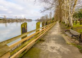 Lais Puzzle - Fort-to-Fort Trail und Picknickbank im Fort Langley Marine Park, Vancouver, Kanada - 1.000 Teile