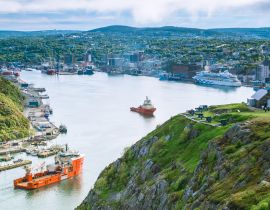 Lais Puzzle - Ein Boot fährt durch den Narrow Waterway bei Saint John, Neufundland, Kanada - 40, 100, 200, 500 & 1.000 Teile
